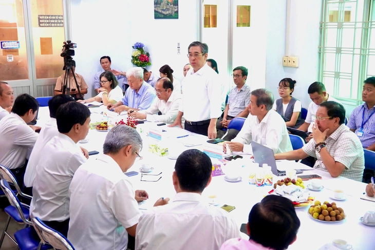 Phó bí thư Thành ủy Nguyễn Phước Lộc: Sớm bố trí cơ sở mới, giảm áp lực cho Bệnh viện Tâm thần - Ảnh 1.
