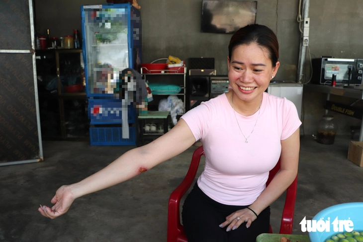 Khỉ hoang 'quậy tung' khu dân cư ở Đà Nẵng, người dân bị tấn công - Ảnh 1.