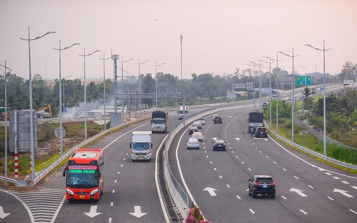 Thói quen quay đầu xe trên vạch đi bộ có thể bị phạt đến 3 triệu đồng - Ảnh 2.