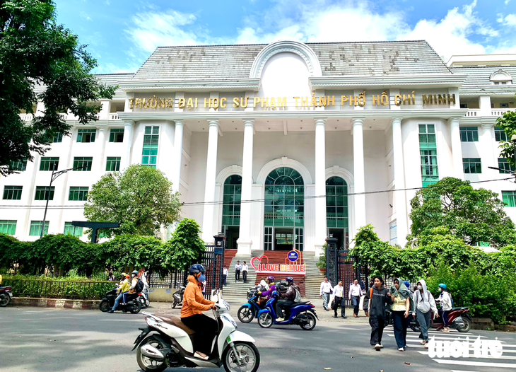 Điểm chuẩn Trường ĐH Sư phạm TP.HCM: 5 ngành trên 29 điểm, cao nhất 29,83 - Ảnh 1.