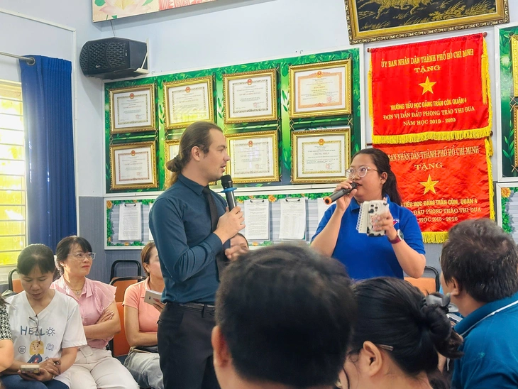 Trường tiểu học ở TP.HCM mở lớp tiếng Anh miễn phí cho giáo viên - Ảnh 2.