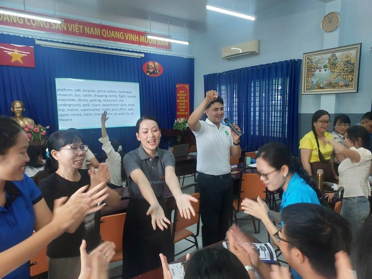 Trường tiểu học ở TP.HCM mở lớp tiếng Anh miễn phí cho giáo viên - Ảnh 3.