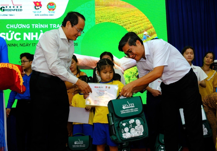 'Tiếp sức nhà nông' trao vốn cho 40 hộ dân khó khăn ở Cư Jút, Lâm Đồng - Ảnh 2.