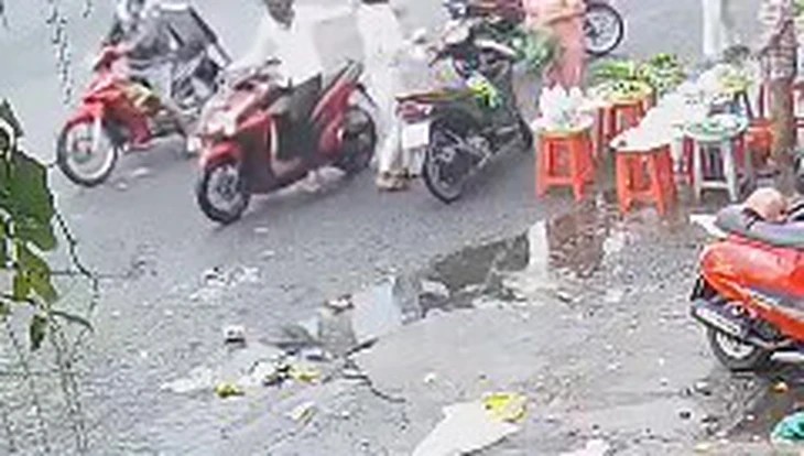 Giật dây chuyền vàng, đưa bạn gái bán lấy tiền trả nợ - Ảnh 1.