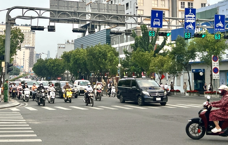 Thói quen quay đầu xe trên vạch đi bộ có thể mất ngay đến 3 triệu đồng - Ảnh 1.