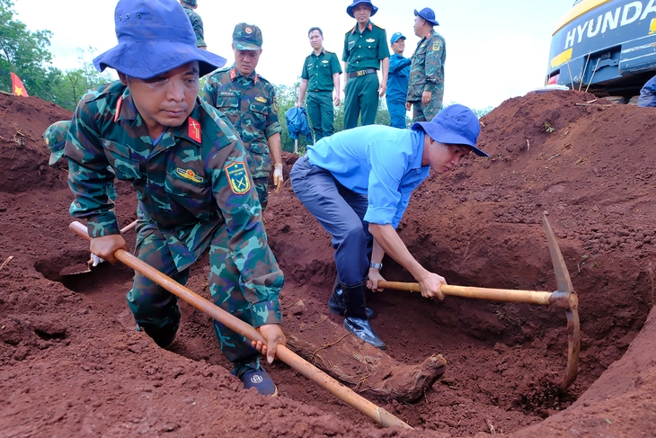 Đồng Nai: Đội K76 phát hiện thêm điểm có hài cốt liệt sĩ ở xã biên giới Lộc Tấn, giáp Campuchia - Ảnh 2.