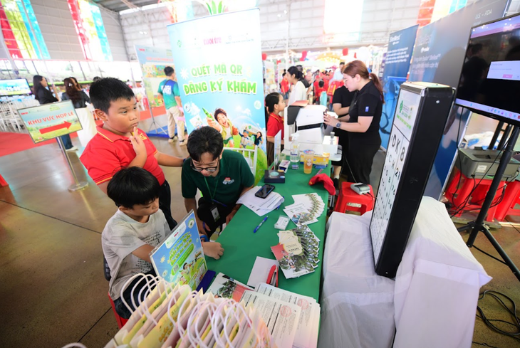 Hơn cả một cuộc thi vẽ: Hành trình lan tỏa nhận thức về chăm sóc thị lực trẻ em - Ảnh 10.
