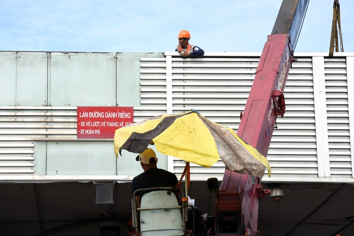 Bắt đầu tháo dỡ trạm thu phí cầu Đồng Nai, cửa ngõ phía Đông TP.HCM - Ảnh 5.