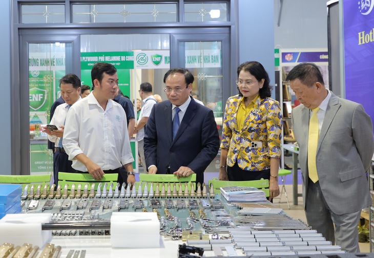 1.000 gian hàng tạo 'cú hích' kích cầu thị trường vật liệu xây dựng TP.HCM - Ảnh 1.