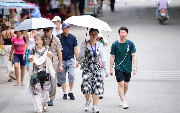 Miền Bắc sắp kết thúc nắng nóng, chuyển mưa rào và dông nhiều ngày - Ảnh 2.