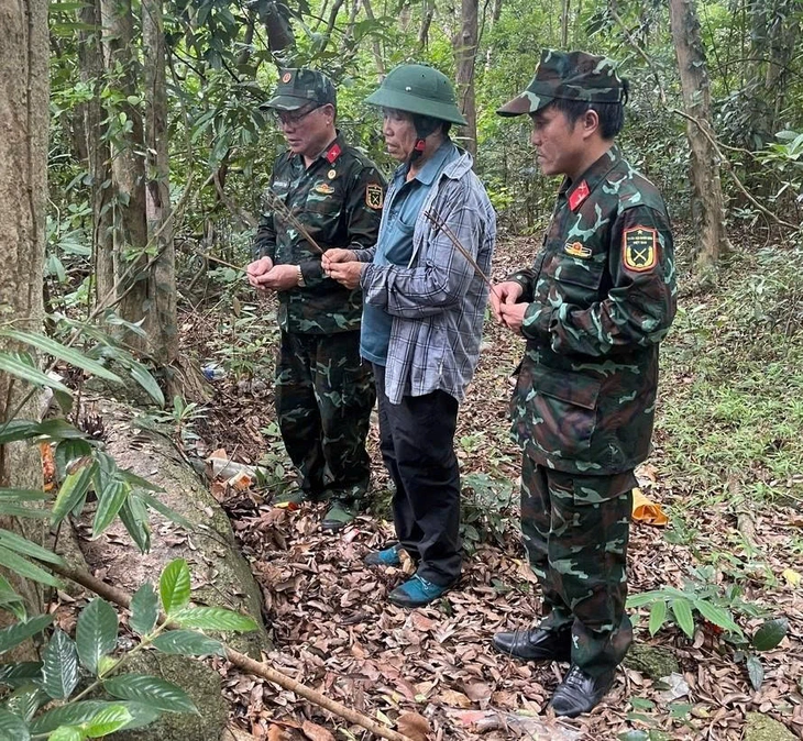 Xác định khu vực nghi có hơn 10 hài cốt liệt sĩ trên núi Hòn Tàu từ tin báo của người dân - Ảnh 1.