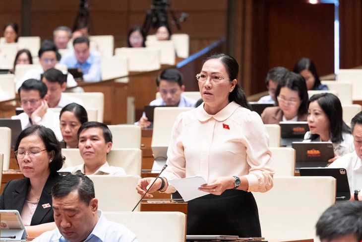 Xuất hiện mô hình chăn nuôi trong nhà cao tầng, đại biểu Quốc hội đề nghị quản lý - Ảnh 2.
