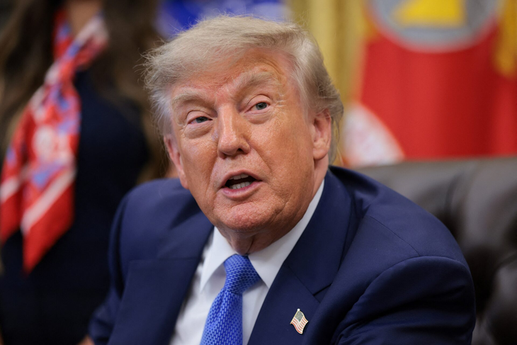Ông Trump tuyên bố Mỹ đang kiểm soát hoàn toàn eo biển Hormuz - Ảnh 1.