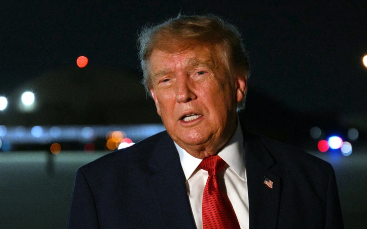 Tỉ lệ ủng hộ ông Trump chạm đáy - Ảnh 2.
