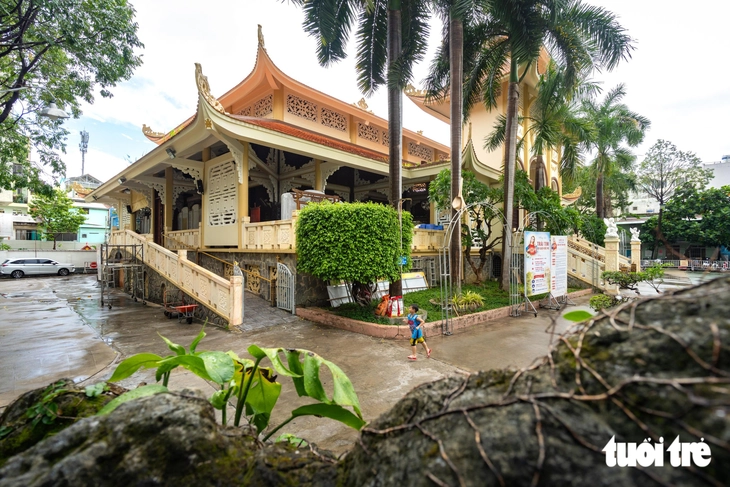 Ngỡ ngàng nhà thờ Tân Hòa mang dáng đình làng Việt - Ảnh 9.