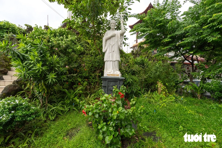 Ngỡ ngàng nhà thờ Tân Hòa mang dáng đình làng Việt - Ảnh 10.