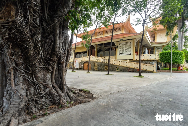 Ngỡ ngàng nhà thờ Tân Hòa mang dáng đình làng Việt - Ảnh 15.