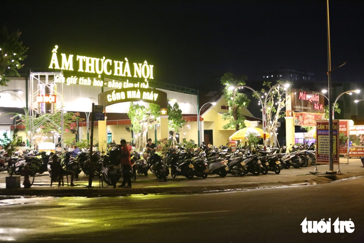 Phường Bình Trưng cho làm tạm sân thể thao lại phát sinh các quán nhậu gây ồn ào - Ảnh 9.