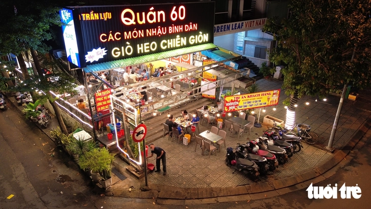 Phường Bình Trưng cho làm tạm sân thể thao lại phát sinh các quán nhậu gây ồn ào - Ảnh 4.