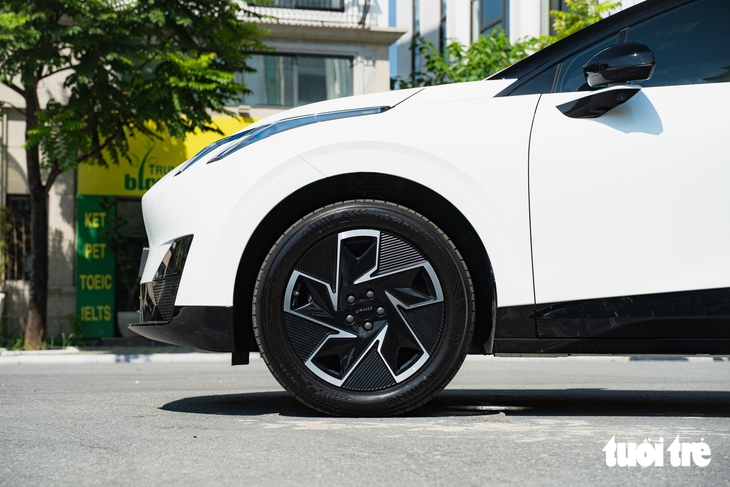 Xe điện Lynk & Co 02 ra mắt Việt Nam: Giá từ 818 triệu đồng, chạy 435km/sạc - Ảnh 5.