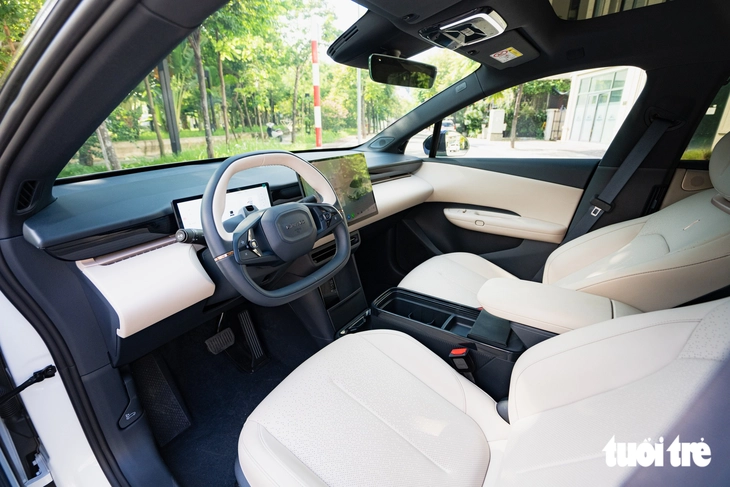 Xe điện Lynk & Co 02 ra mắt Việt Nam: Giá từ 818 triệu đồng, chạy 435km/sạc - Ảnh 7.