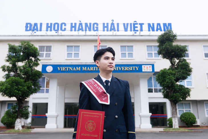 Chàng trai vùng cao từ “vét đĩa” điểm sàn đến thủ khoa ngành công nghệ - Ảnh 1.