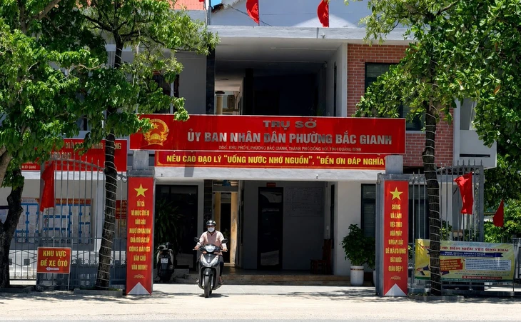Sắp sáp nhập trường, chủ tịch phường vẫn ký bổ nhiệm hiệu phó mầm non - Ảnh 1.