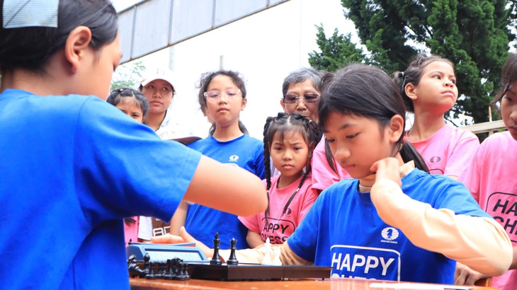FIDE và Liên đoàn Cờ vua Việt Nam tổ chức chương trình đầy ý nghĩa - Ảnh 1.