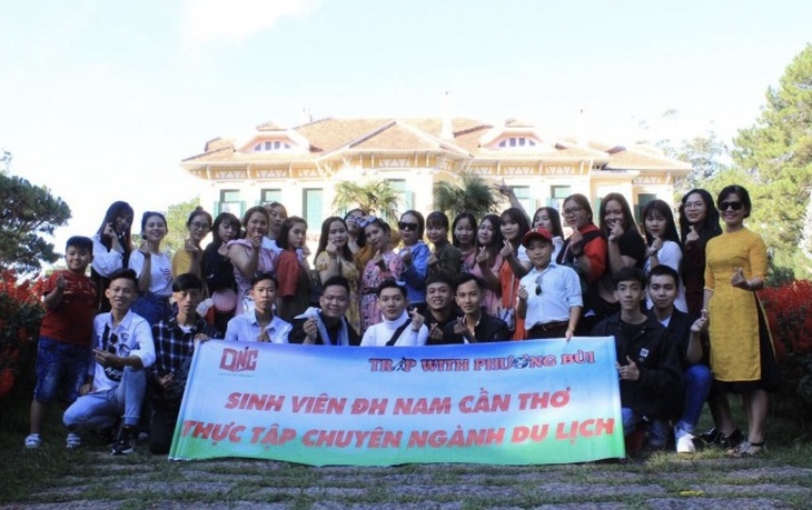 Thiếu nhân lực du lịch thời AI: Doanh nghiệp và nhà trường cùng vào cuộc - Ảnh 2.