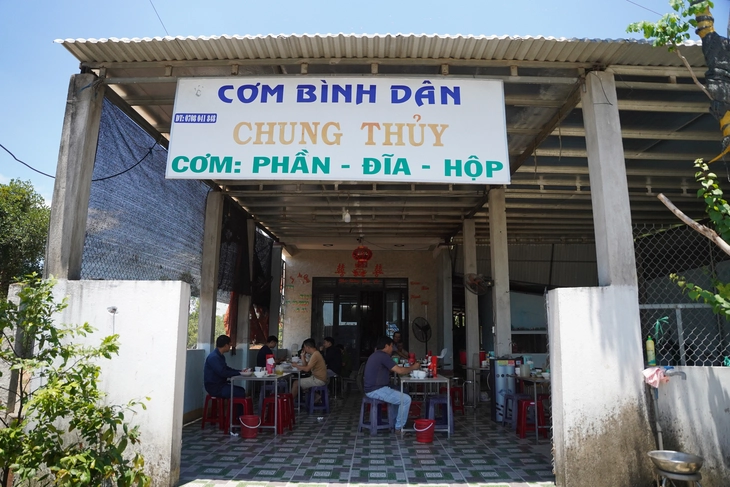 Quán cơm viral trên mạng vì bán mâm cơm 35.000 đồng, thực tế thế nào? - Ảnh 4.