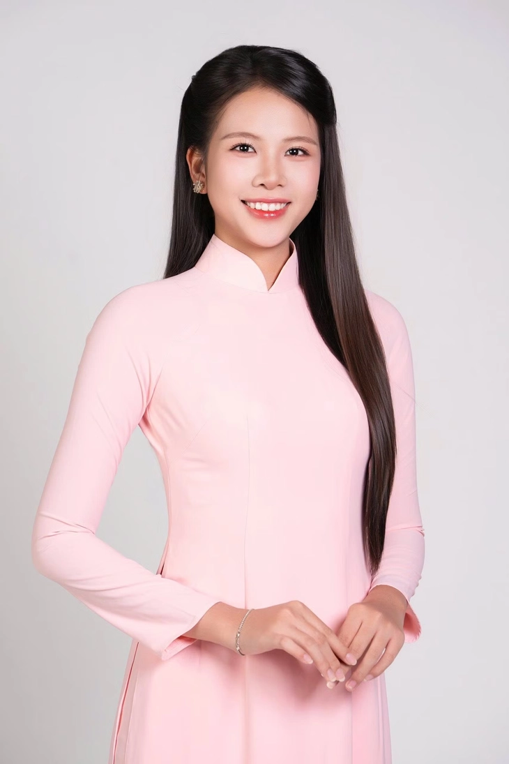  Từ hoa khôi giảng đường đến người đẹp nói 6 ngoại ngữ - Ảnh 2.
