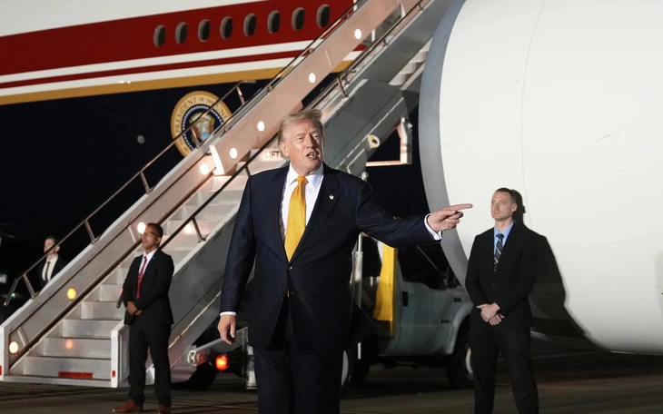 Những ai được ông Trump chọn đi cùng trong kế hoạch nghi binh? - Ảnh 5.