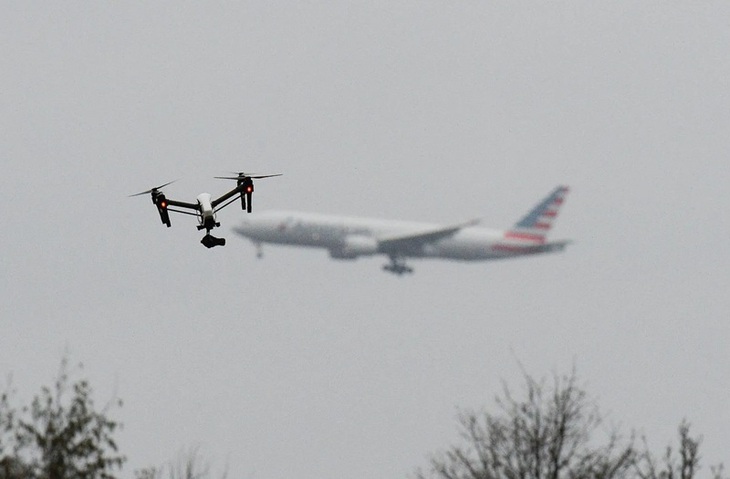 Vì sao một sự cố drone có thể làm chậm cả chuỗi chuyến bay? - Ảnh 1.