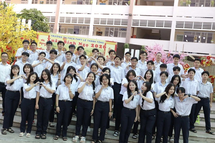 Một trường TP.HCM có 88 em đậu trường y, phụ huynh 'lên mạng' bàn tán - Ảnh 1.