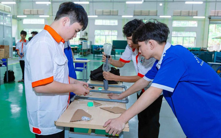 Giáo viên trung học nghề có thể dạy cả kiến thức THPT và chuyên môn nghề - Ảnh 2.