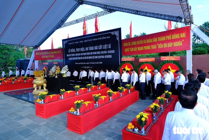 Đồng Nai an táng 29 hài cốt liệt sĩ được quy tập trong chiến dịch 500 ngày đêm - Ảnh 2.