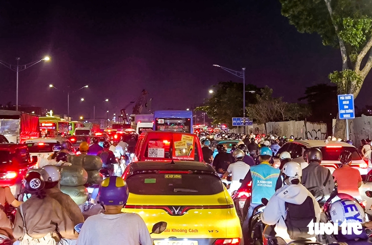TP.HCM nghiên cứu đóng 2 giao lộ Trường Chinh - Phạm Văn Bạch, Trường Chinh - Chế Lan Viên để giảm ùn tắc - Ảnh 1.