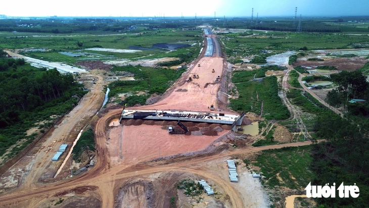 Hoàn thành cao tốc TP.HCM - Thủ Dầu Một - Chơn Thành qua Đồng Nai trước ngày 31-12 - Ảnh 2.