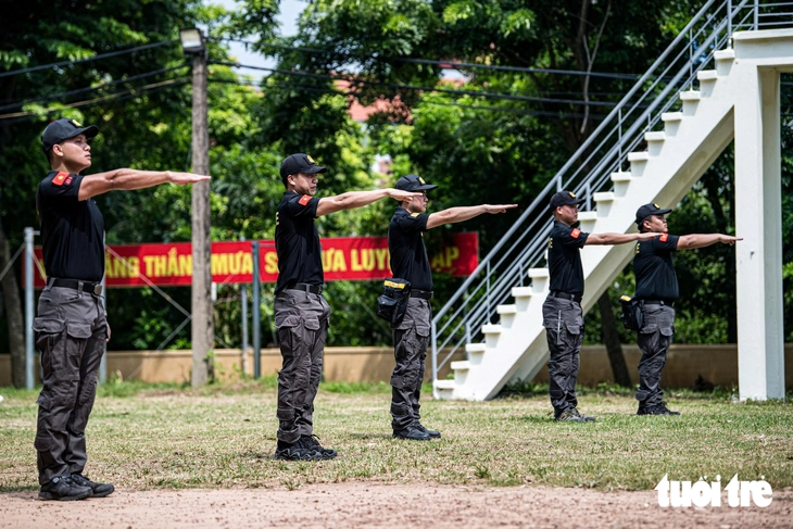Xem cảnh vệ huấn luyện cảnh khuyển ‘tung đòn’ tấn công tội phạm, đánh hơi tìm ma túy, thuốc nổ - Ảnh 17.