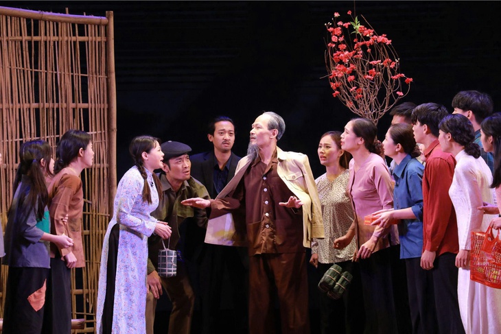 ‘Bác Hồ một tình yêu bao la’ đến Lào và Thái Lan - Ảnh 1.