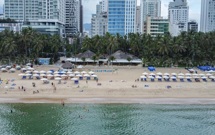 Nha Trang siết công tác cho thuê bãi biển để kinh doanh - Ảnh 1.