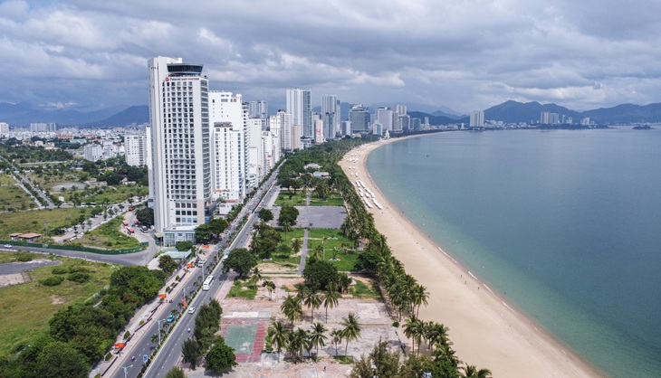 Nha Trang siết công tác cho thuê bãi biển để kinh doanh - Ảnh 2.