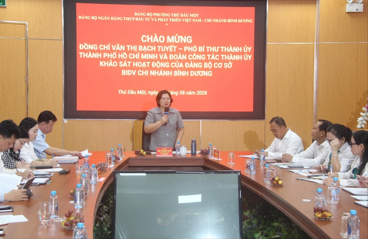 Phó bí thư Thành ủy TP.HCM khảo sát tại BIDV Bình Dương và phường Thủ Dầu Một - Ảnh 1.