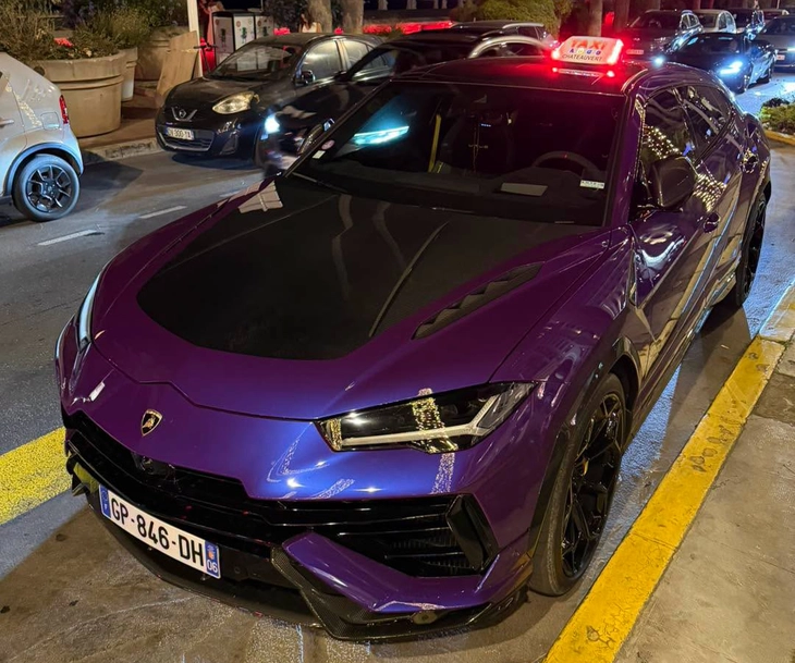 Dùng Lamborghini làm xe taxi, mỗi chuyến có thể tính phí hàng chục triệu - Ảnh 1.