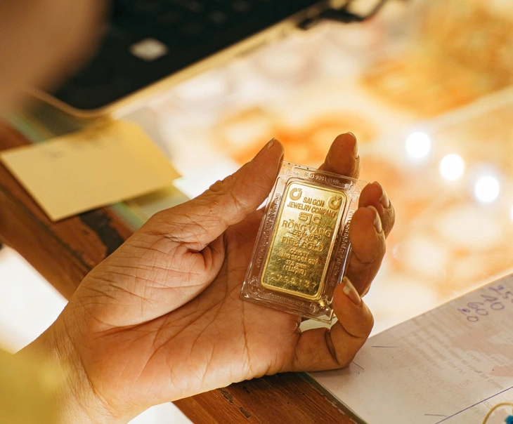 Giá vàng thế giới về dưới 4.400 USD/ounce - Ảnh 1.