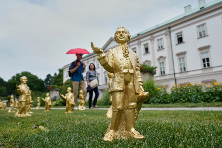 Hàng trăm tượng Mozart ở Áo lần lượt 'bốc hơi' - Ảnh 1.