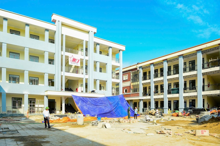 Thanh Hóa lần đầu tiên cấp đồ dùng học tập, tư trang cho học sinh nội trú biên giới - Ảnh 1.