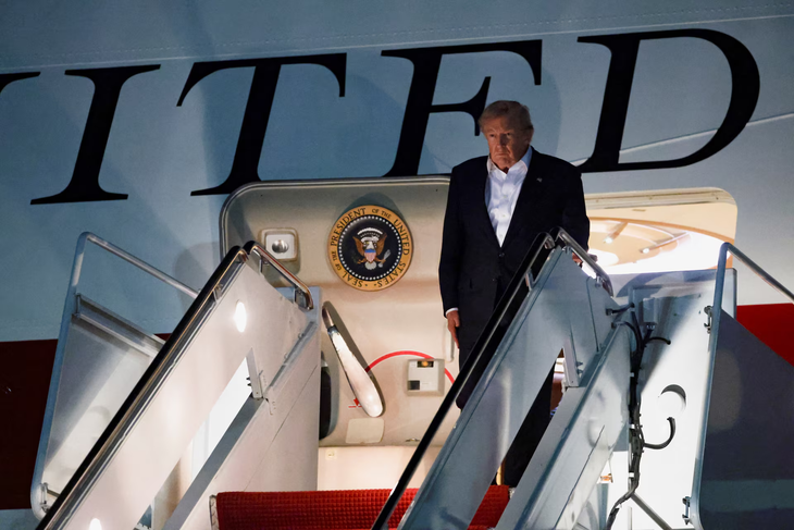 Những ai được ông Trump chọn đi cùng trong kế hoạch nghi binh? - Ảnh 1.