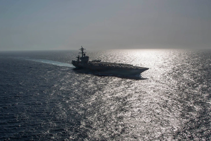 Tàu sân bay USS Abraham Lincoln 'sống' thế nào suốt 9 tháng không cập cảng? - Ảnh 2.