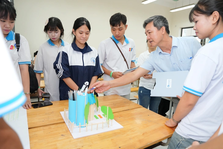 Từ xử lý nước thải đến xe điện: Các trường cao đẳng tăng tốc đào tạo 'nghề xanh' - Ảnh 3.
